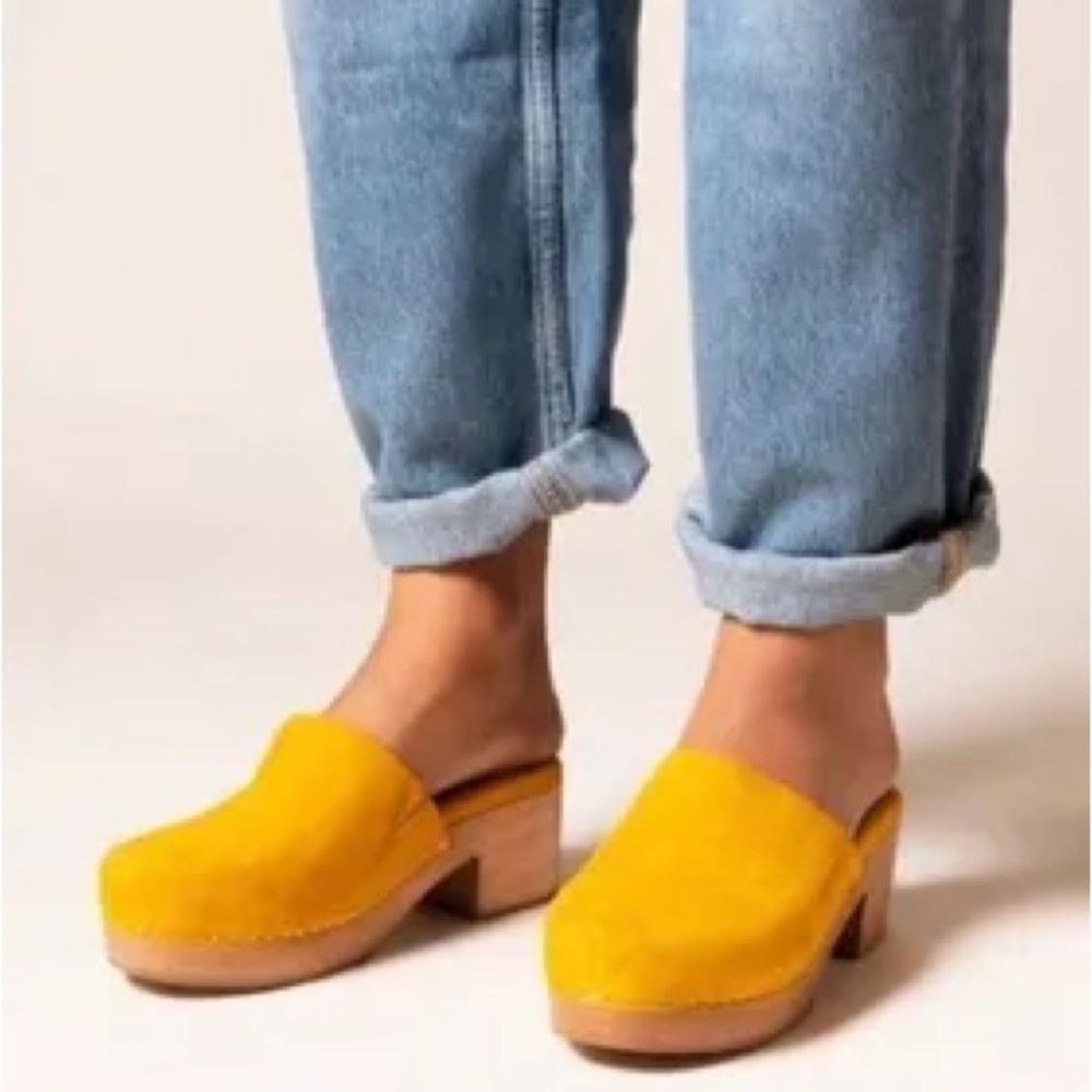 25% OFF EVERYTHING  Charlotte Stone Martino low clog